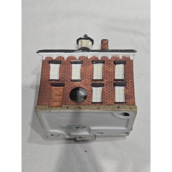 Vtg Dickens Keepsake Porcelain Red Brick Lighted House O’Well Balcony Turret Box - Picture 5 of 7